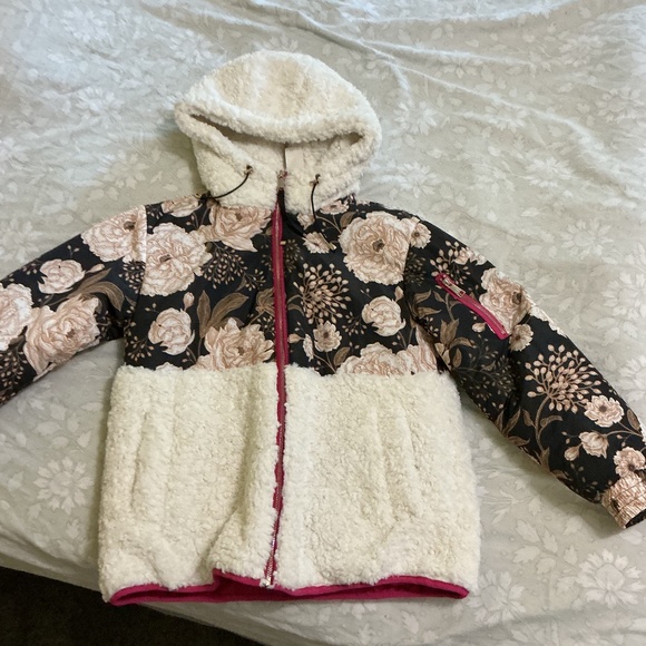 Nikki Jones faux fur hooded jacket - Picture 2 of 5